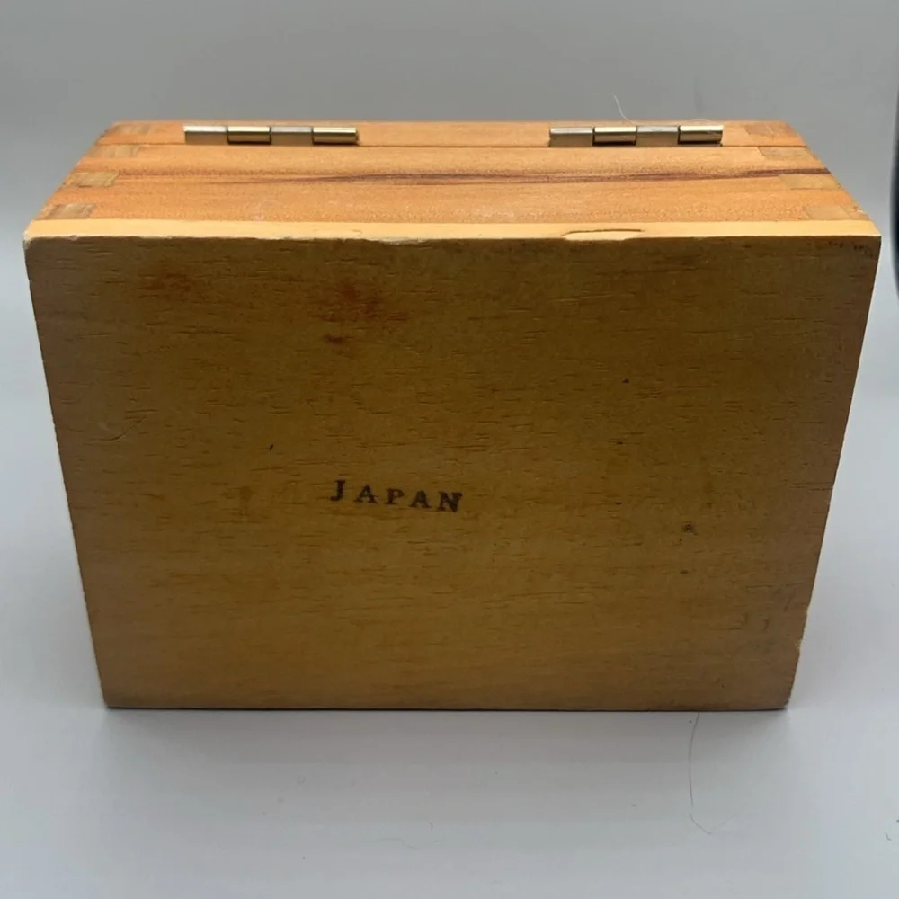Vintage Wooden box with partly undressed female by Mundberg 1984 - Japan.